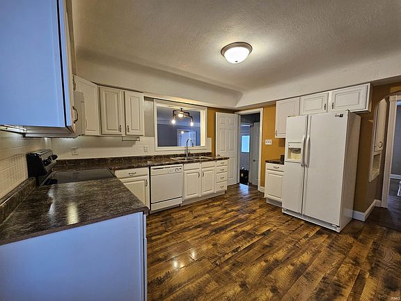 4th image of 5505 Standish Dr