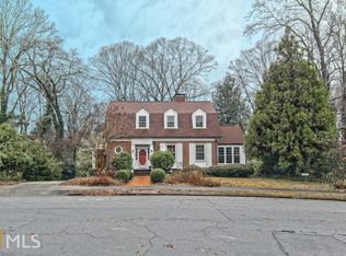 2424 W Woodland Cir, East Pt, GA 30344