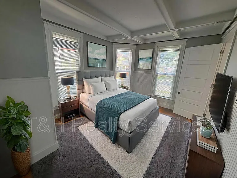 413 W Franklin St — Photo 19