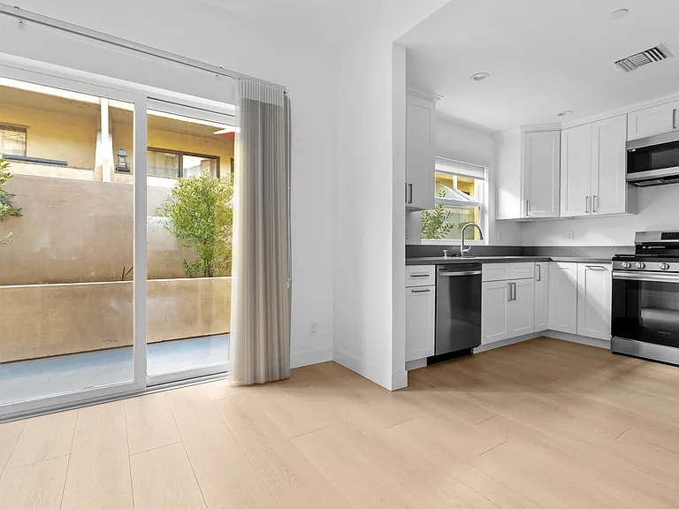360 Burchett St #6 — Photo 27