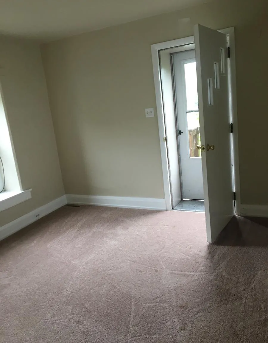 1647 W Philadelphia Avenue — Photo 1