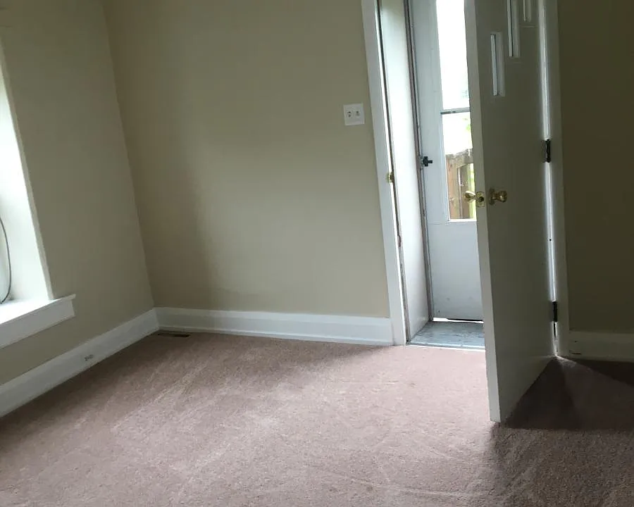 1647 W Philadelphia Ave #2