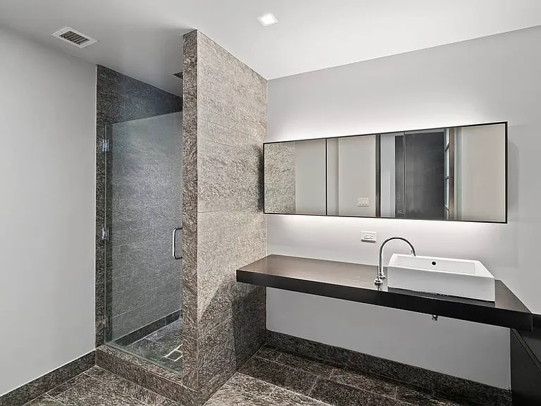 20 Pine St #613 — Photo 9