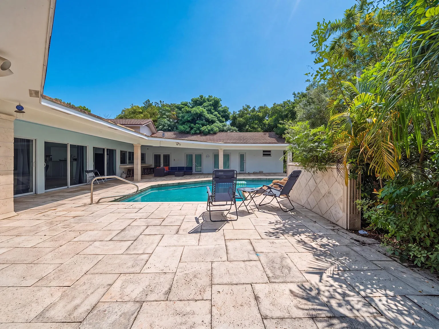 5 bed, 3.0 bath, 4048 sqft, $8,500 — Photo 4
