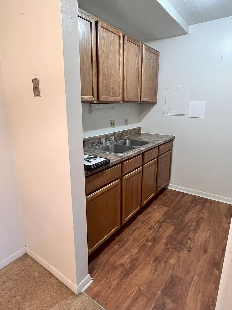 Building Photo - 3209 University Dr #J