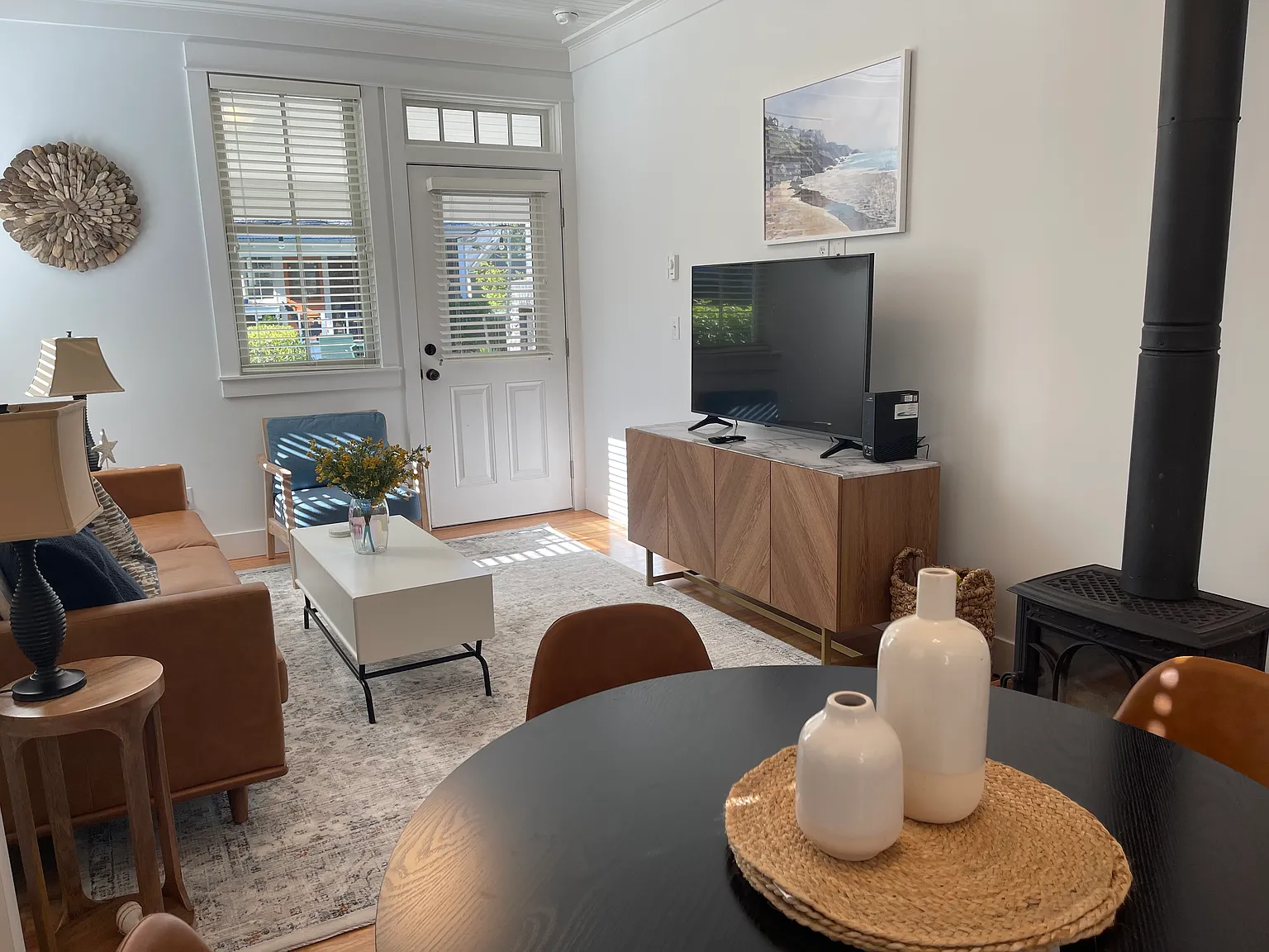 2 bed, 770 sqft, $2,000 — Photo 2