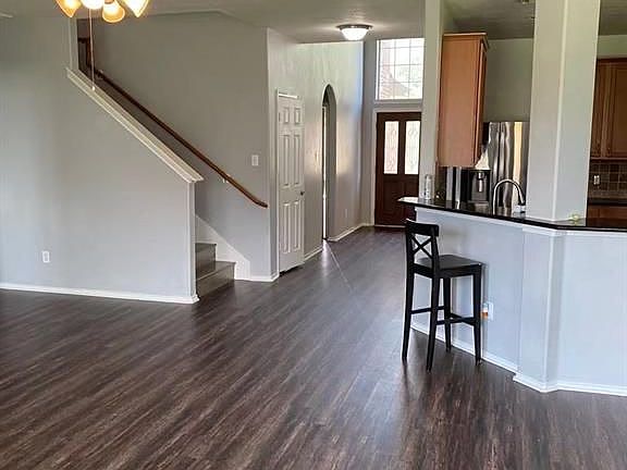 2nd image of 25003 Lenora Dr