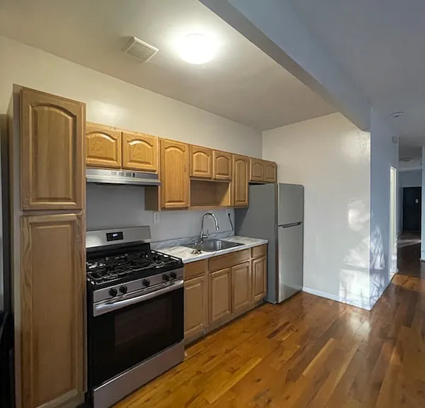 628 Coster St #2 — Photo 9