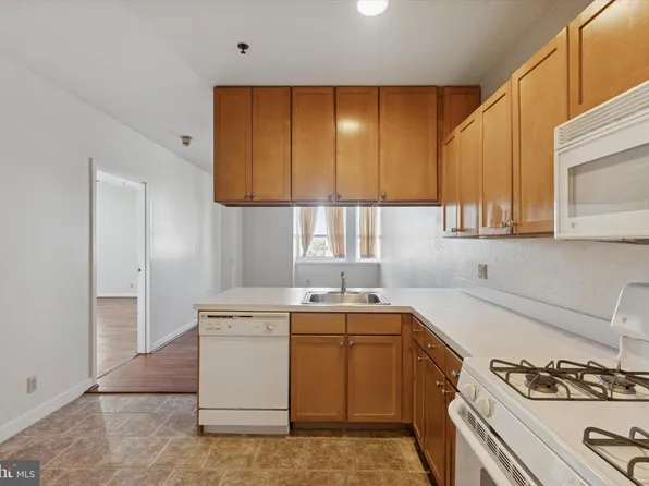 1100 Vine St APT 402, Philadelphia, PA 19107