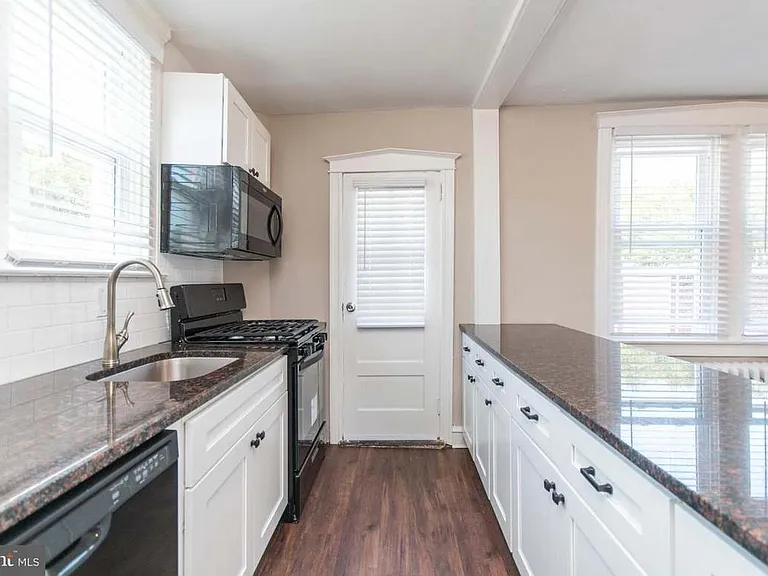3258 Wellington St #3 — Photo 6