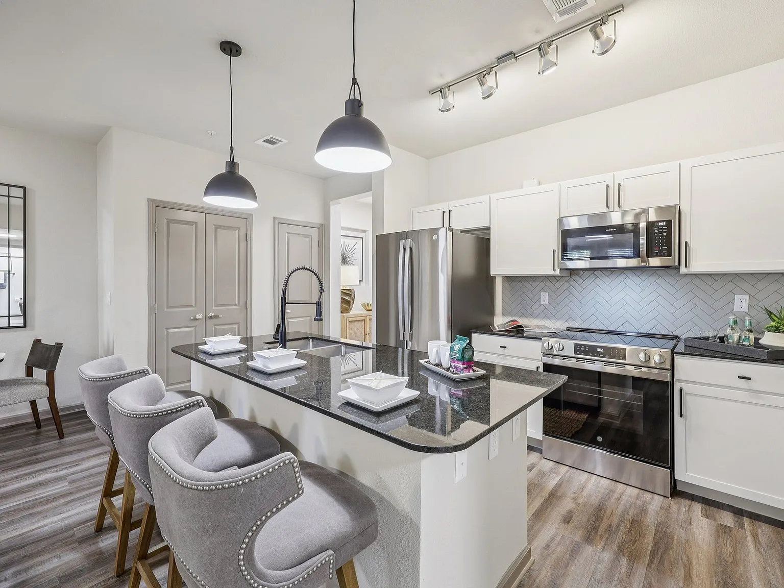 Vine + Vail Townhomes and Apartments — Photo 2