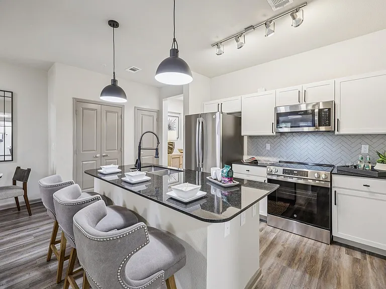 Vine + Vail Townhomes and Apartments — Photo 2