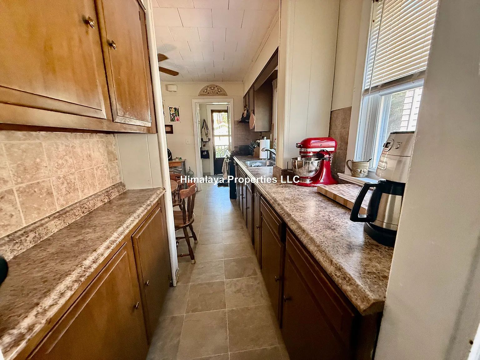 4 bed, 1.0 bath, $5,600 — Photo 2