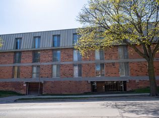 3055 N Oakland Ave, Milwaukee, WI 53211