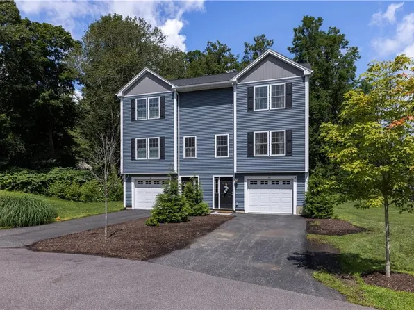 39 Stone Bridge Dr, South Kingstown, RI 02879
