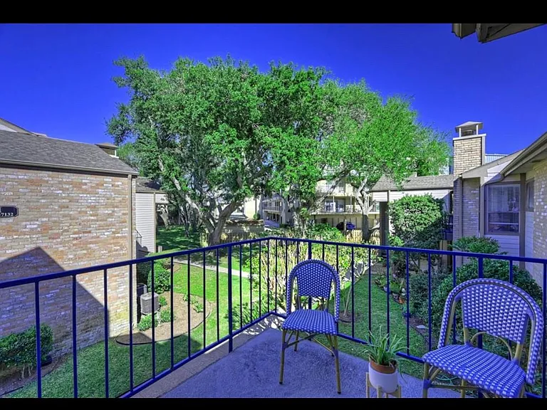 7138 N Holiday Dr — Photo 12