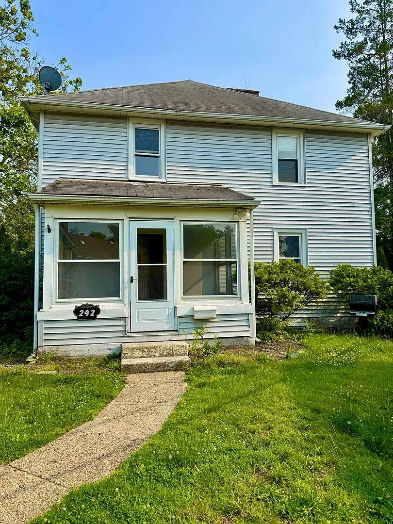 Spacious 3 Bedroom House with 1 bath for Rent — Photo 1