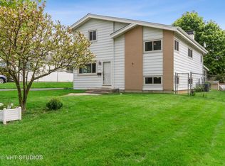 1523 Larry Ln, Glendale Heights, IL 60139
