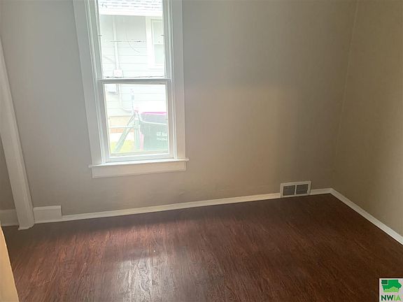 4th image of 4101 Central St