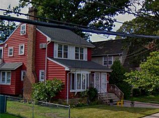 95 Charles St, Lynbrook, NY 11563