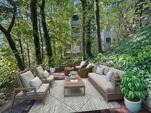 184 Rawson Rd #184, Brookline, MA 02445