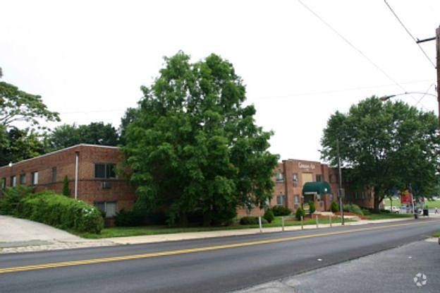 1st image of 204-616 W Walnut Ln #204
