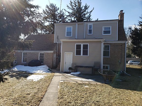 4th image of 7814 W Oakton St