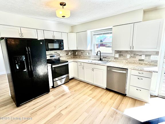 5th image of 131 Lincoln Station Dr