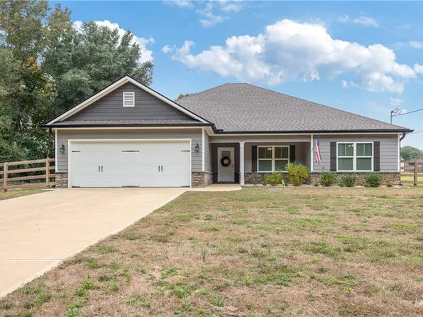 18 Isbell Rd, Fort Mitchell, AL 36856