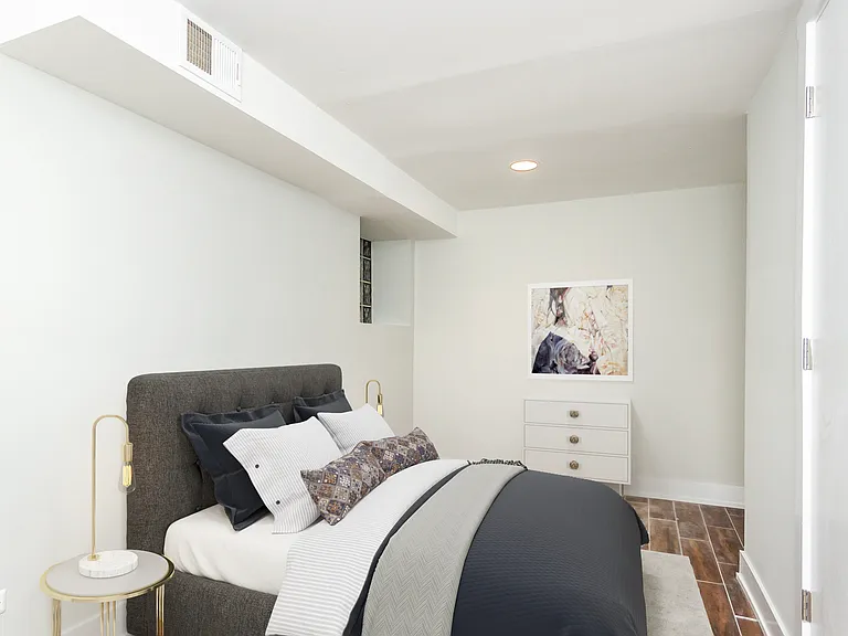 825 N Oakley Blvd #G — Photo 7