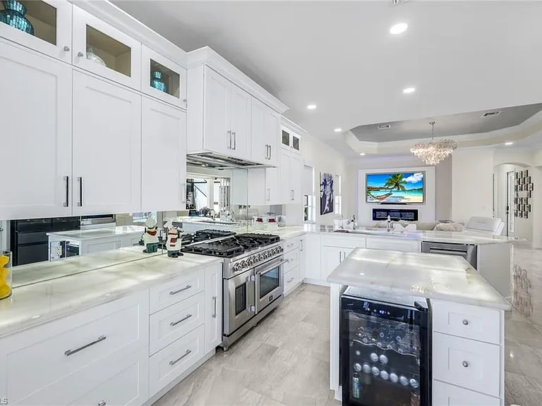 22660 Fairlawn Ct — Photo 14