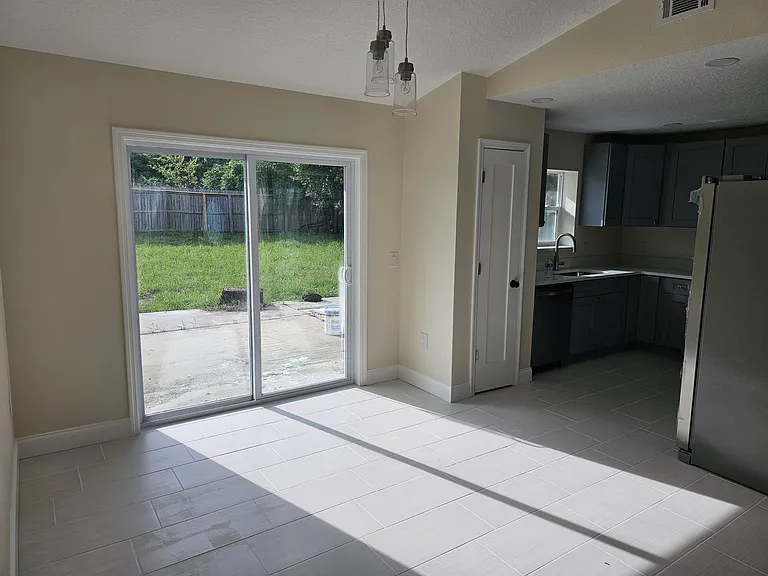 414 Sandpiper Ridge Dr — Photo 3