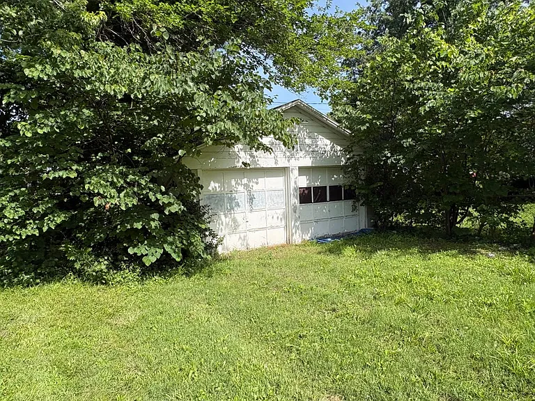 2054 N Rogers Ave — Photo 12