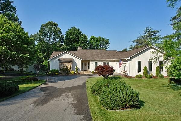 1st image of 113 Windward Dr