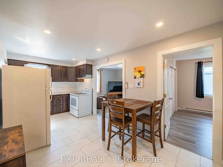 4515 Ste Catherine St #B — Photo 6