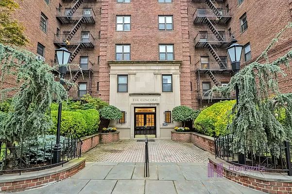 1st image of 25-40 31st Ave APT 2R