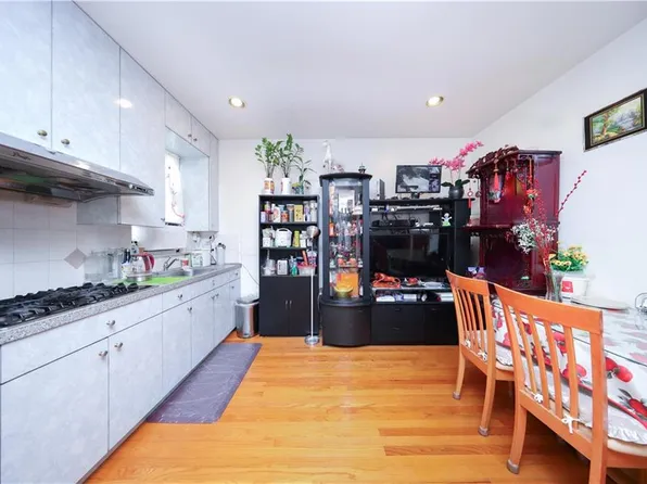 3903 Seventh Avenue image 7 of 29