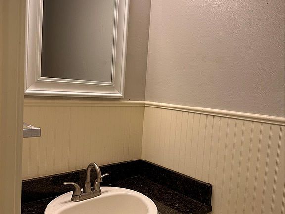 5th image of 3323 Brookdale Dr
