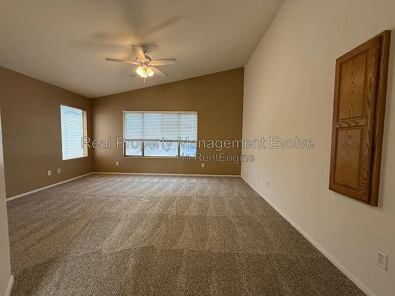 1021 W Park Ave — Photo 14