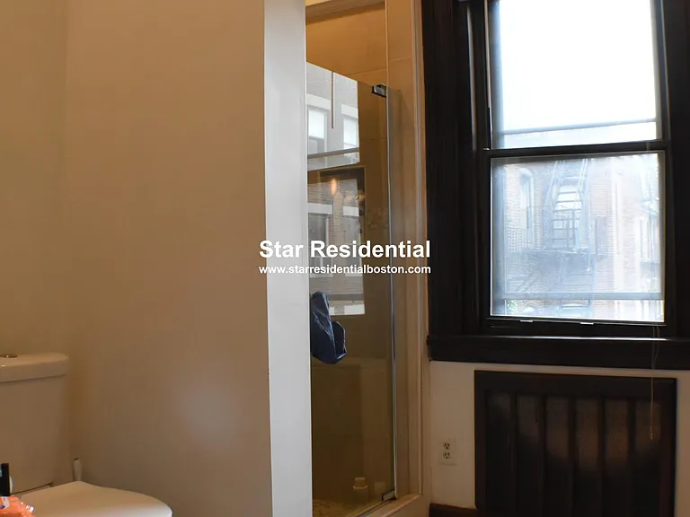 31 Fairfield St #201 — Photo 31