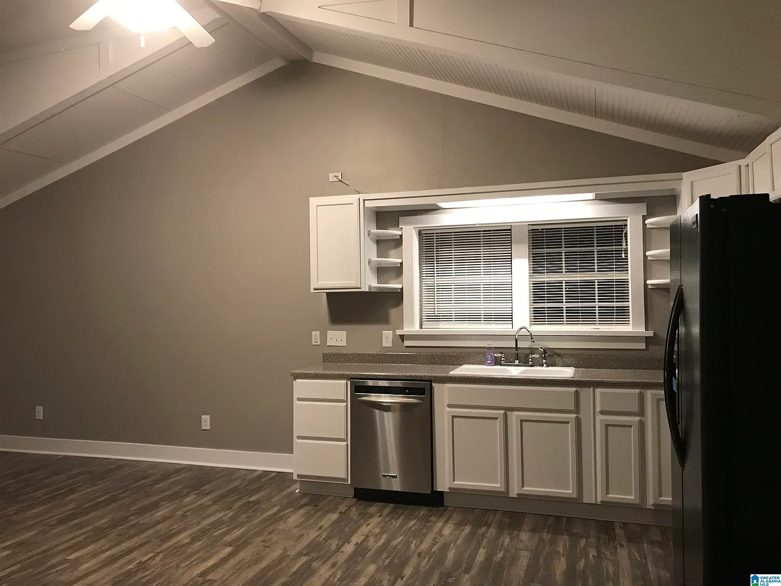 3 bed, 2.0 bath, 1140 sqft, $1,450 — Photo 3