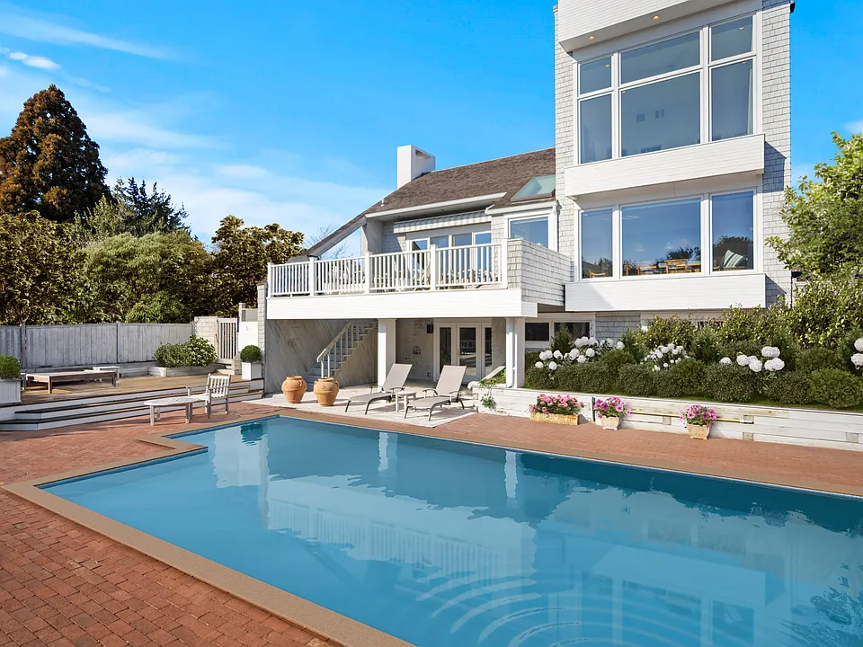 61 Seabreeze Ln