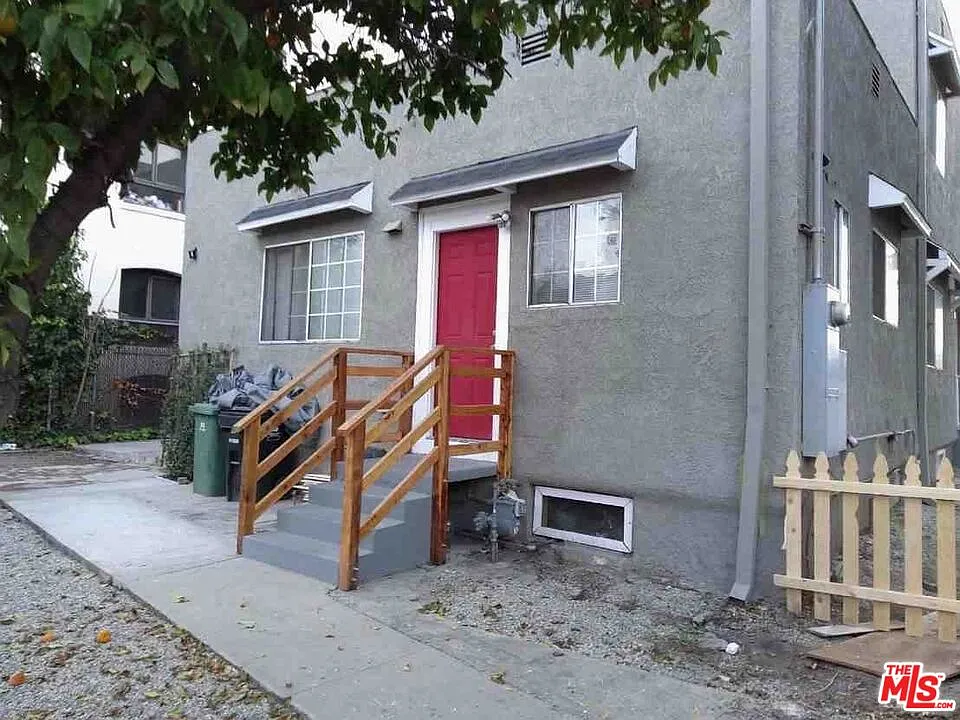 9 bed, 4.0 bath, 3032 sqft, $7,995 — Photo 2
