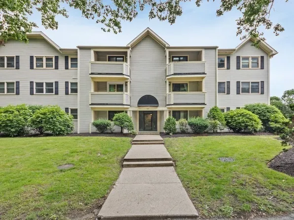 1210 Vfw Pkwy APT 8, West Roxbury, MA 02132