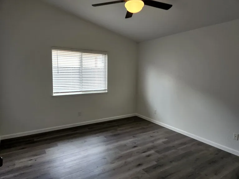 8121 Quartz Ln — Photo 11