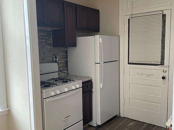 5th image of 911 Sherman Ave #209
