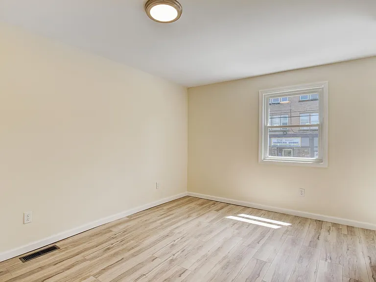 1002 Park St — Photo 5