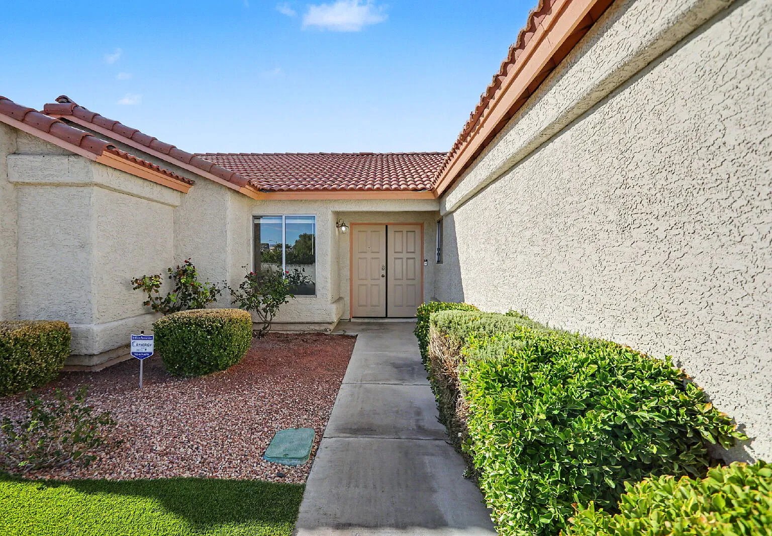 3 bed, 2.0 bath, 1424 sqft, $2,050 — Photo 3