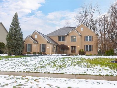 383 Crestwood Dr, Avon Lake, OH, 44012