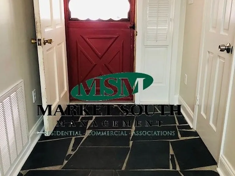 306 Sandy Springs Rd — Photo 4